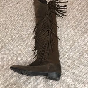 Suede boots with fringe